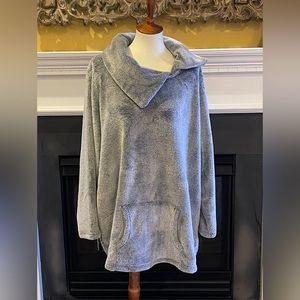 Super Soft, 3X, Tunic, with kangaroo pocket. NWOT. Dusty, silver-blue color.